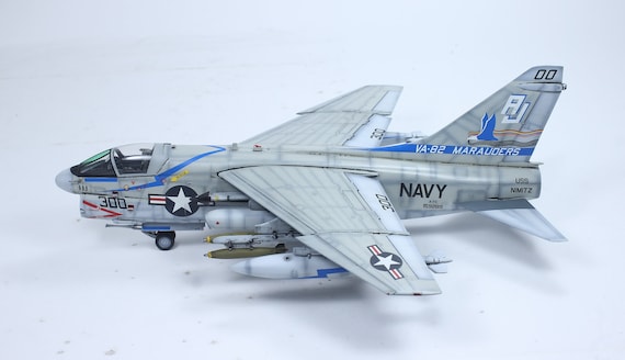 プロビルドモデル アメリカ海軍 A-7D コルセア II ベトナム戦争 1:48