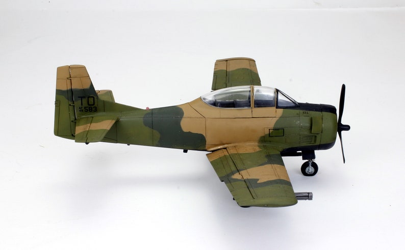 Probuilt Model USAF T-28D Trojan Vietnam War 1:48 (built and Painted by ...