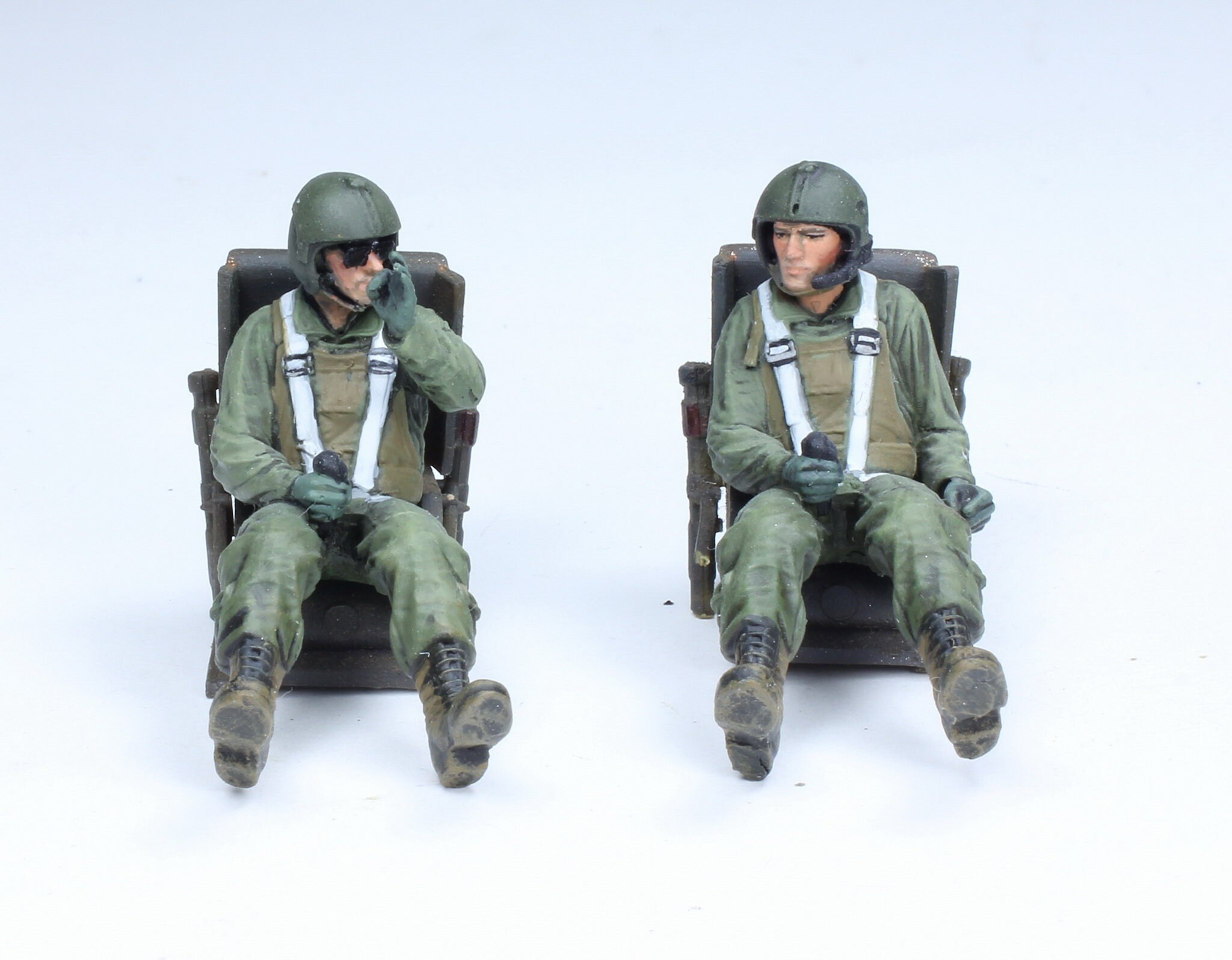 FCBEL 1/35 Guerre du Vietnam US Army Hélicoptère Pilote Résine Modèle Soldat Kit (2 personnes) kit miniature de moulage sous pression non assemblé et non peint/K4257A FCBEL 1/35 Guerre du Vietnam US Army Hélicoptère Pilote Résine Modèle Soldat Kit (2 personnes) kit miniature de moulage sous pression non assemblé et non peint/K4257A