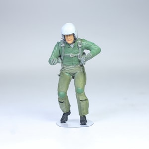Painted USAF Fighter Pilot Figure: 1/32 Scale Resin Model