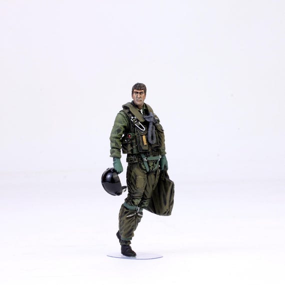 塗装済みアメリカ空軍戦闘機パイロットフィギュア：1/32スケール