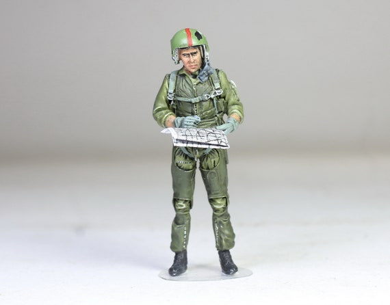 塗装済みアメリカ空軍戦闘機パイロットフィギュア：1/32スケールレジン