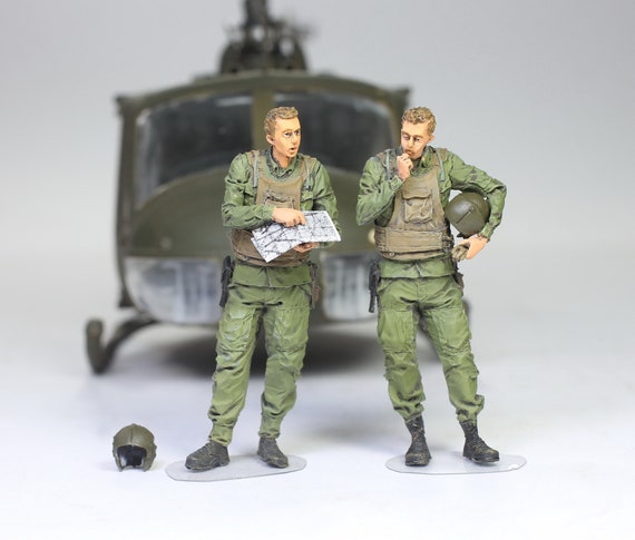 塗装済みフィギュア 米軍ヘリコプターパイロット (02 体