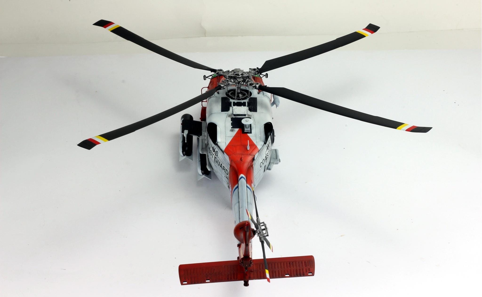 Probuilt Model 1:35 HH-60J Jayhawk US Coast Guard (/w 02 Seated
