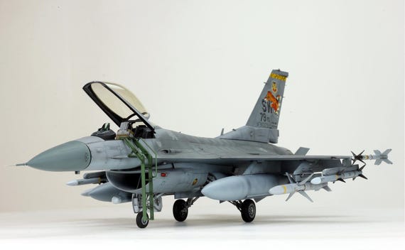 Pro-built USAF F-16CJ Block 50 /w Full Weapons, Engine & Radar
