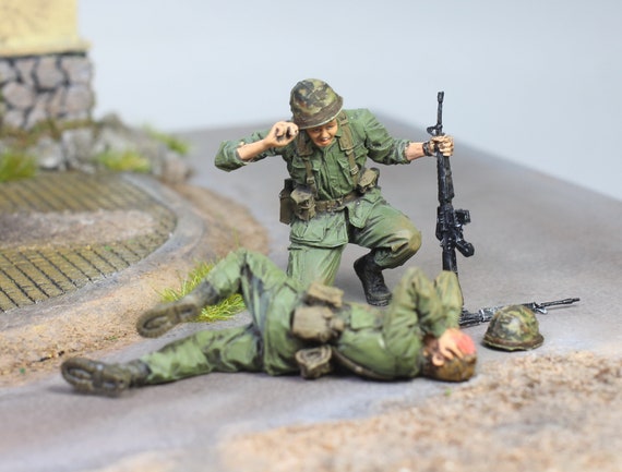 Painted Figure USMC Soldier Wounded Team Mate 02 Figures Vietnam War 1 35 Scale built and Painted by Professional Skills Etsy Canada