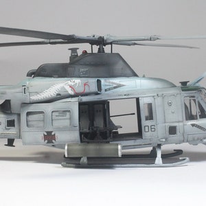 Pré-commande Pro Built Model USMC UH-1Y Venom 1:48 Construit et peint par des compétences professionnelles image 8