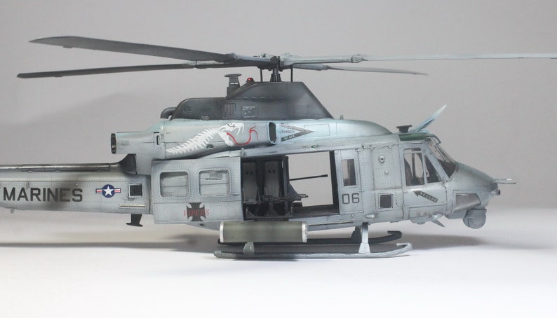 Pré-commande Pro Built Model USMC UH-1Y Venom 1:48 Construit et peint par des compétences professionnelles image 8