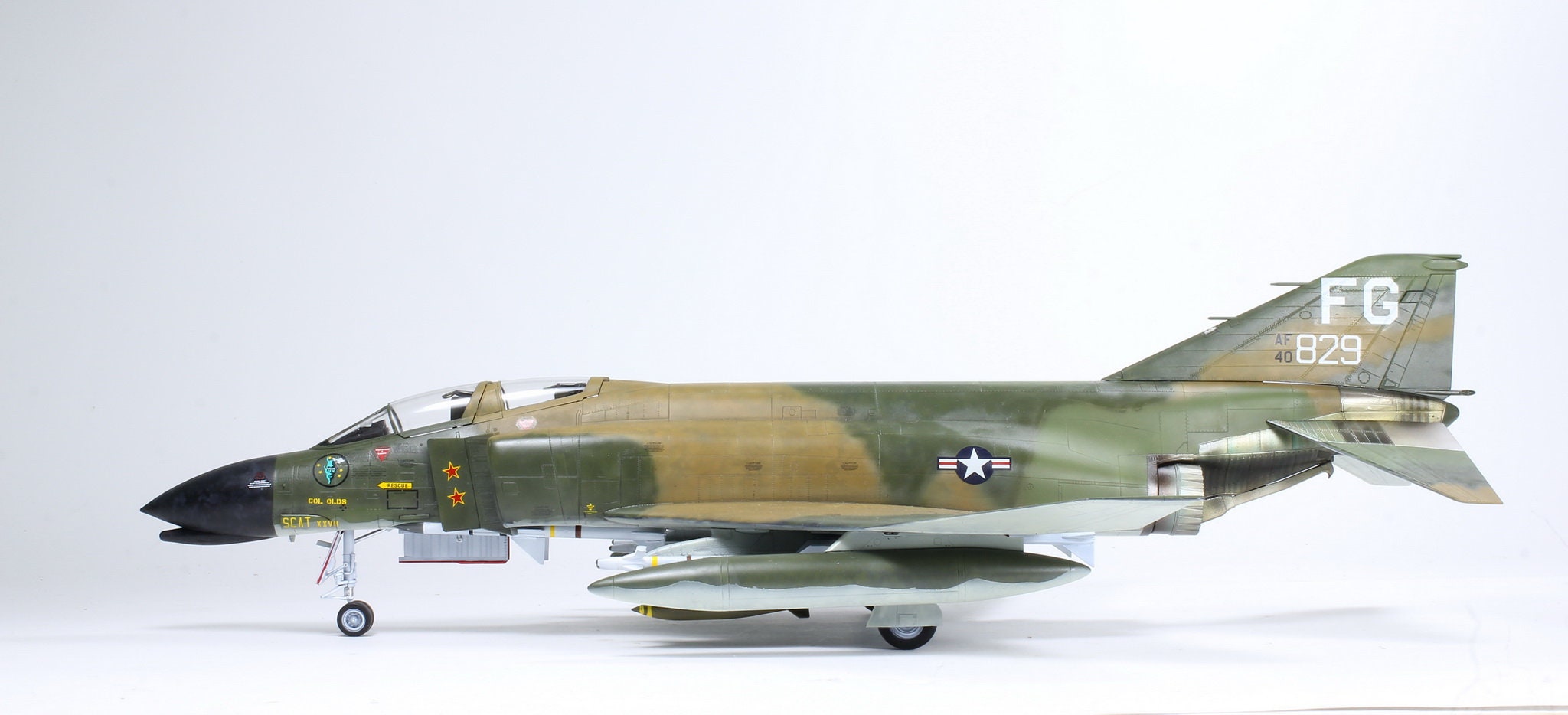 USAF F-4C ファントム ベトナム戦争 1:48 (プロの技術で組み立て