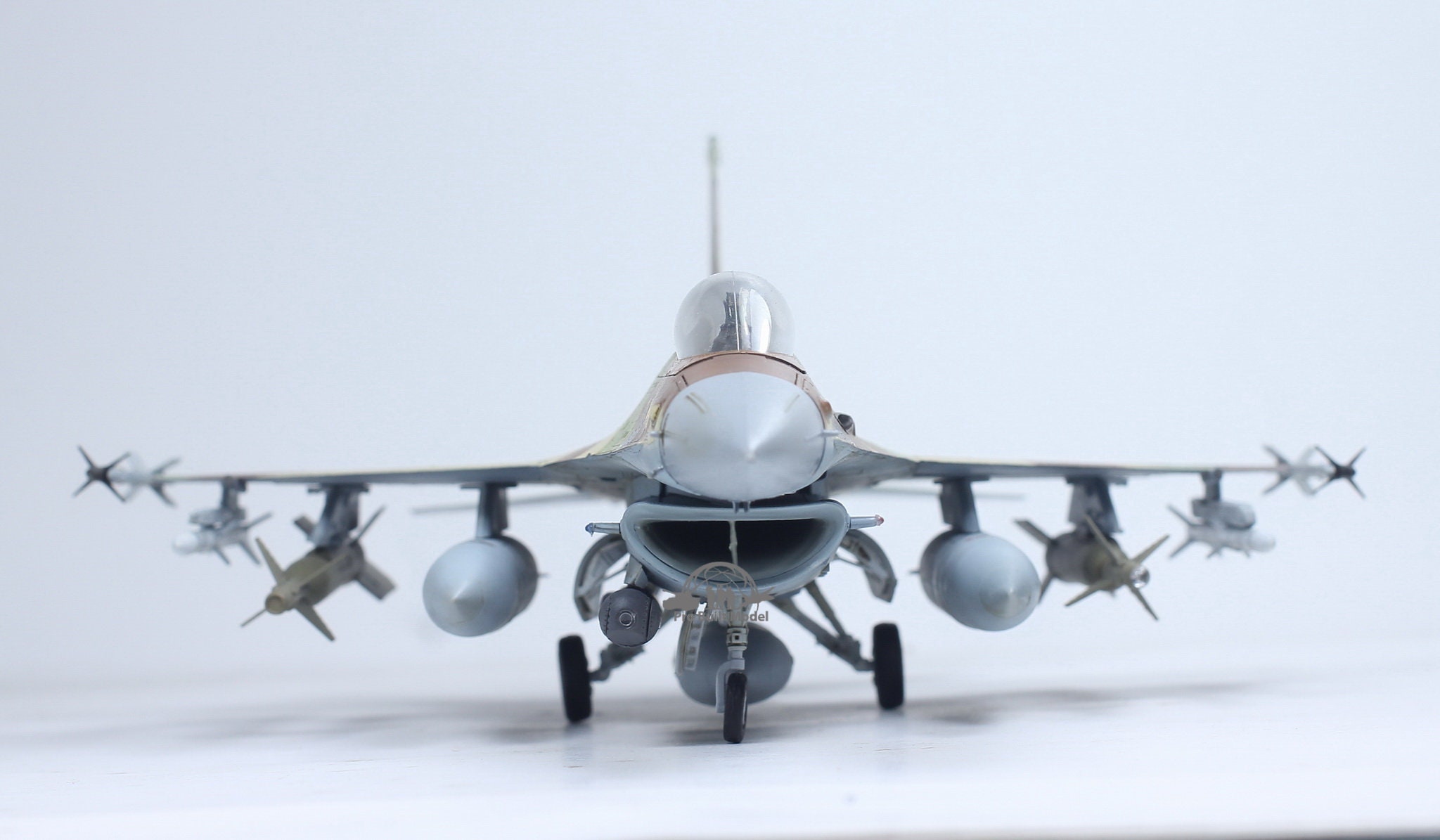 Amazon | キネティック 1/48 F-16C ブロック40 ”バラ－ク