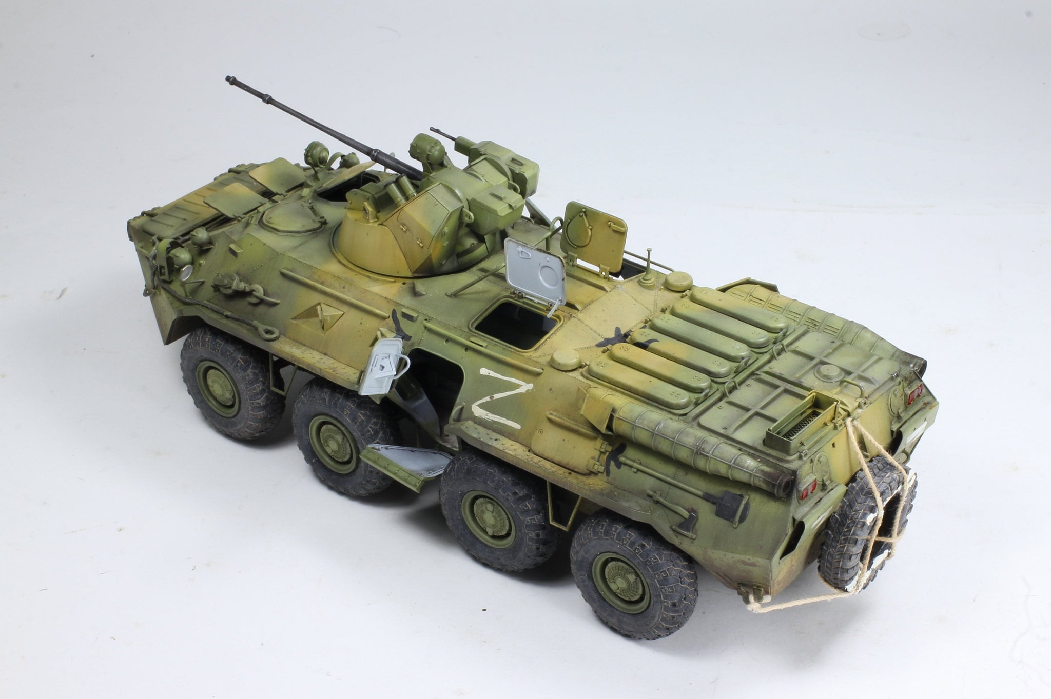 Pro Built Model Russian BTR-80A APC 1:35 (built and Painted by