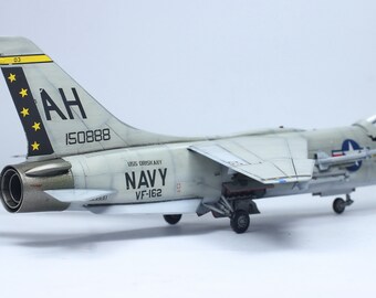 アメリカ海軍 F-8E クルセイダー ベトナム戦争 1:72 プロビルドモデル