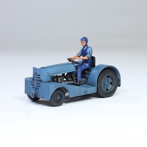 Rebocador a motor da Marinha dos EUA no convés do porta-aviões da Segunda Guerra Mundial 1:48 (Construído e pintado por profissionais)