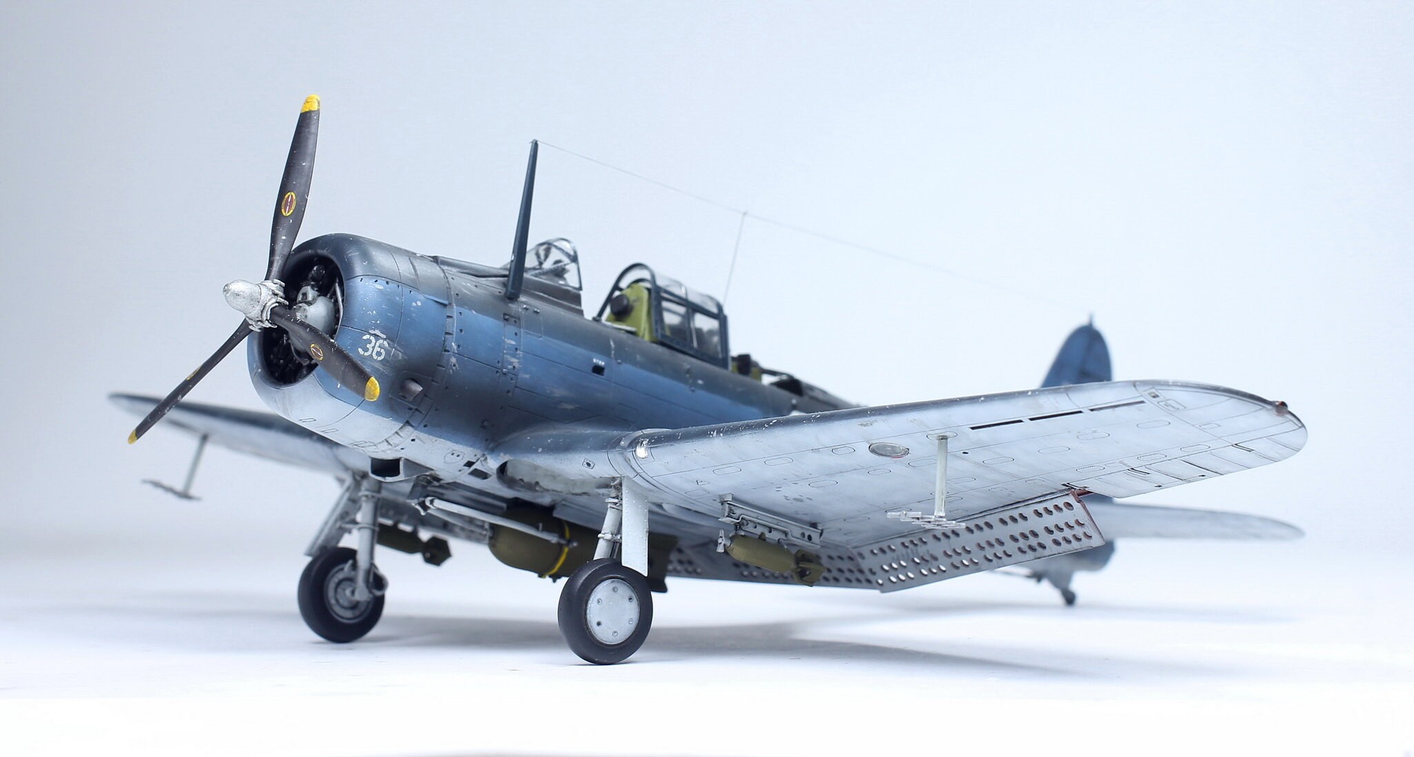 USN ダグラス SBD-5 ドーントレス 急降下爆撃機 / パイロット 2