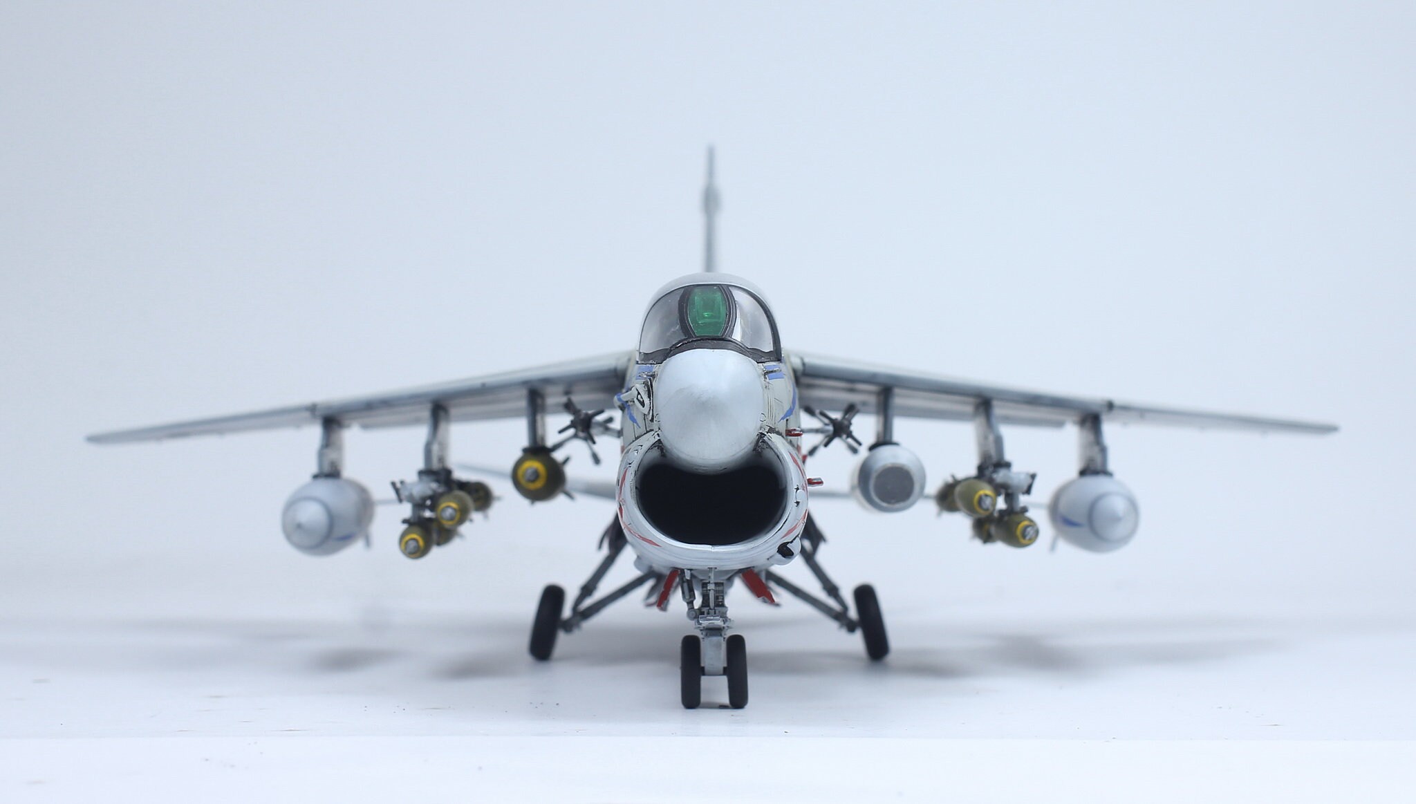 プロビルドモデル アメリカ海軍 A-7D コルセア II ベトナム戦争 1:48