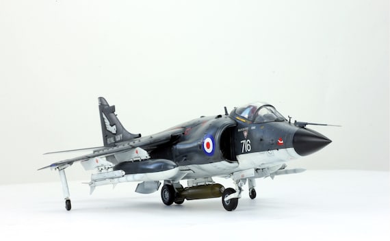 イギリス海軍シーハリアー FRS.1 1:48 プロビルドモデルを予約注文