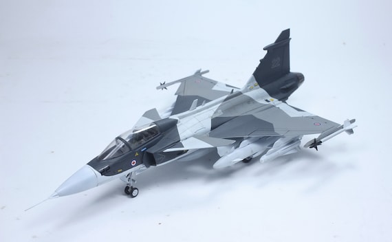 ハンドメイドサーブ JAS 39 グリペンモデル：1/48スケール、プロ仕様