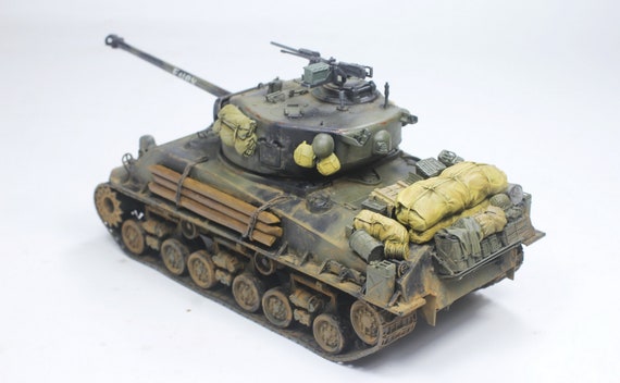 FURY タミヤ1/35 M4A3E8 シャーマン戦車(フューリ一仕様) 完成品 FURY タミヤ1/35 M4A3E8 シャーマン戦車(フューリ一仕様) 完成品
