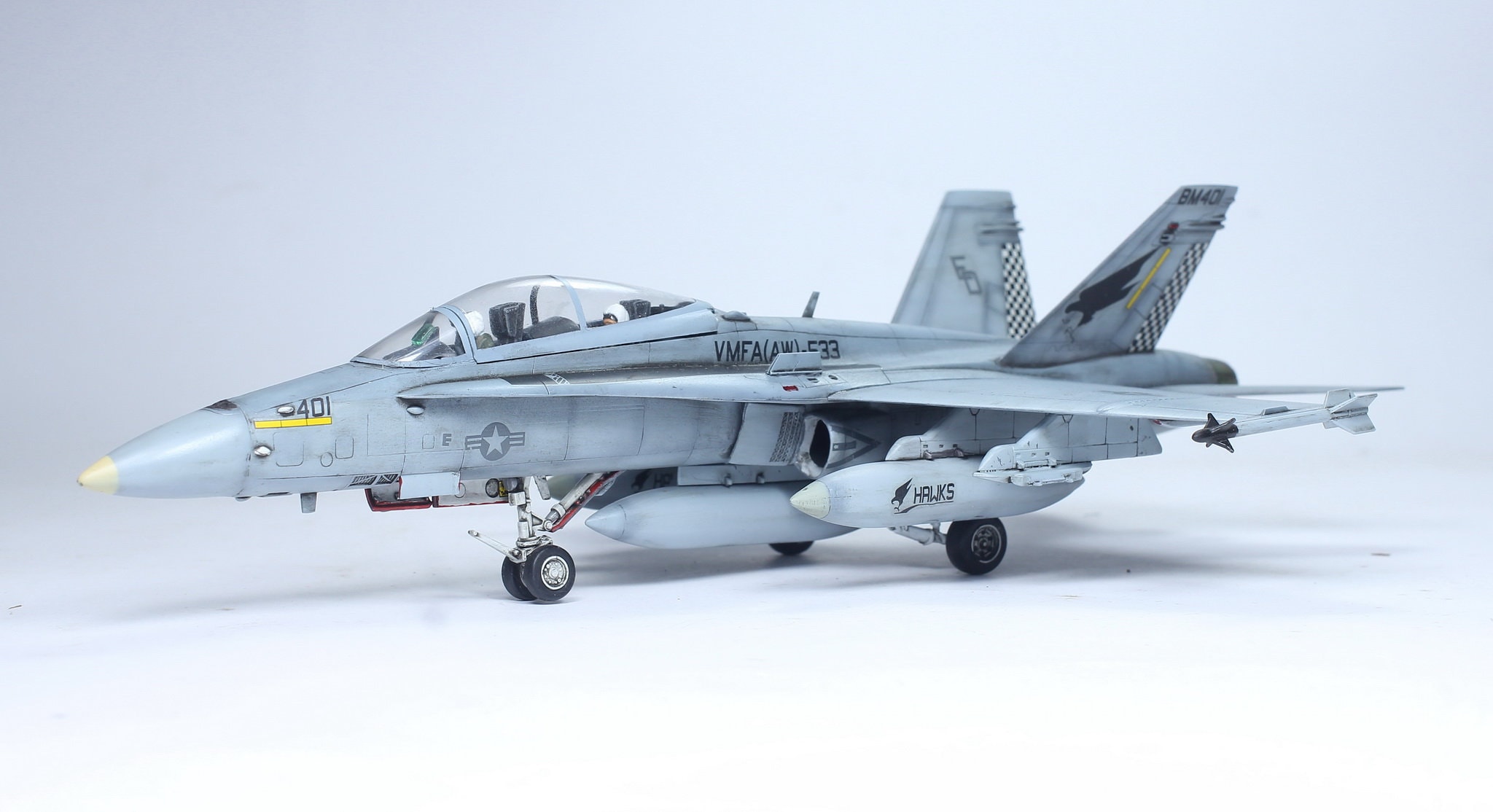 USMC F/A-18D ホーネット 1:72 組み立てモデル（プロのスキルによる
