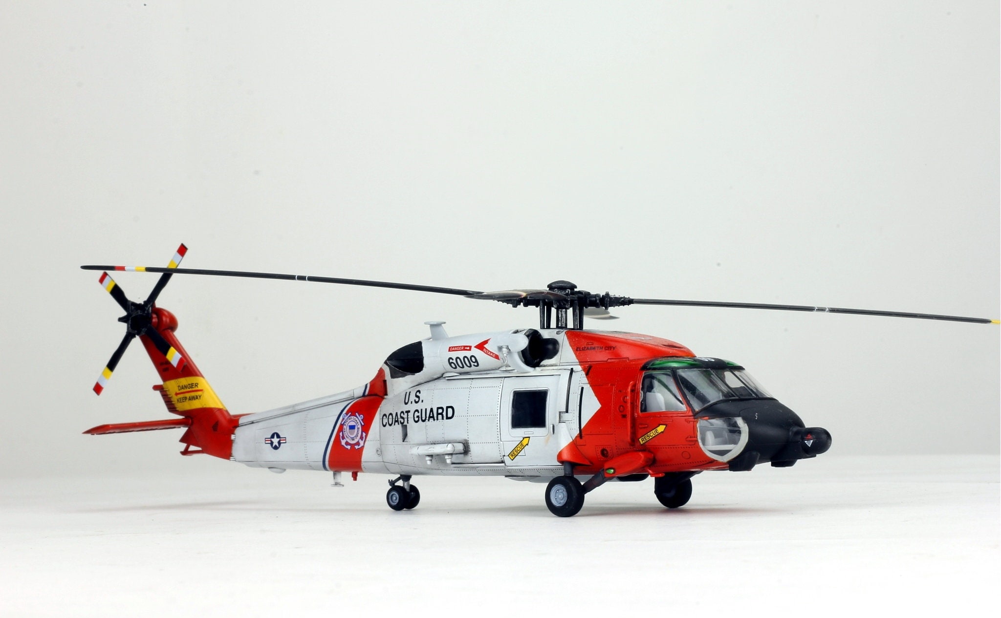 手作りHH-60Jアメリカ沿岸警備隊ヘリコプター模型（1:72スケール