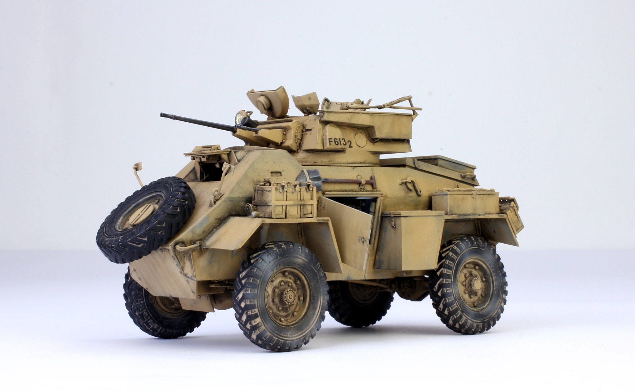 プロビルドモデル イギリス軍 ハンバー装甲車 MK.II (内装詳細) WW2 1