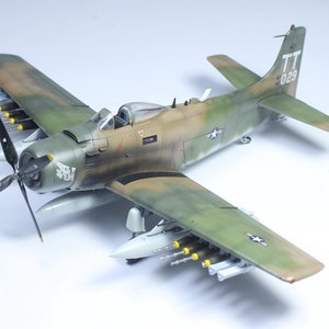 USAF A-1J Skyraider Vietnam war 1:72 Pro Built Model Built and painted by Professional skills image 1