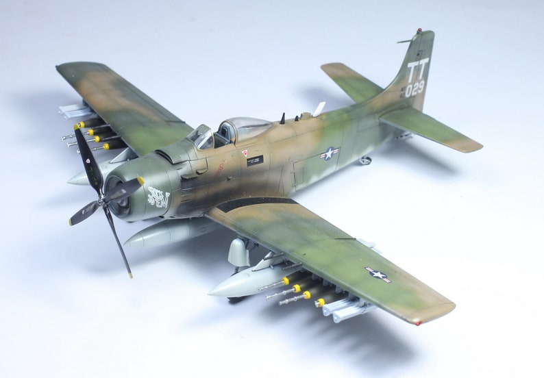USAF A-1J Skyraider Vietnam war 1:72 Pro Built Model Built and painted by Professional skills image 1
