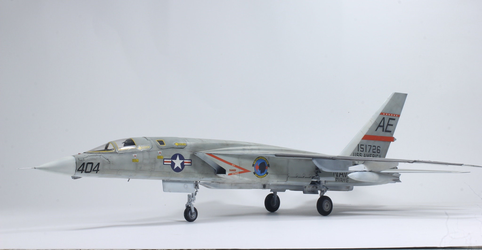 1:48 RA-5C Vigilante プラモデル Amazon.com: Trumpeter 1/48 RA5C Vigilante Aircraft Model Kit
