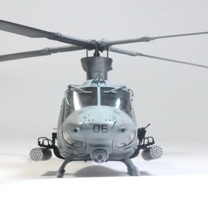 Pré-commande Pro Built Model USMC UH-1Y Venom 1:48 Construit et peint par des compétences professionnelles image 7