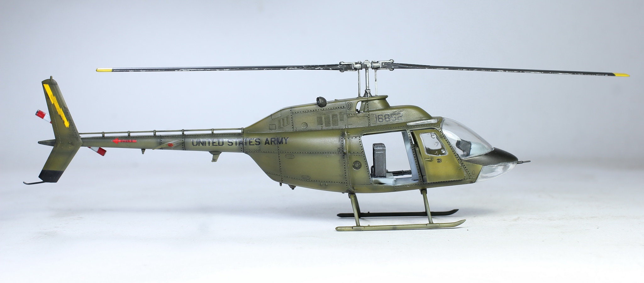 Helicopter OH-58 Kiowa 1:48 Vietnam War Pro Built Model
