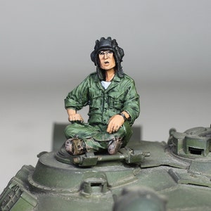 Painted Figure NVA Tank crew Vietnam war  1:35 scale (Built and painted by Professional skills)