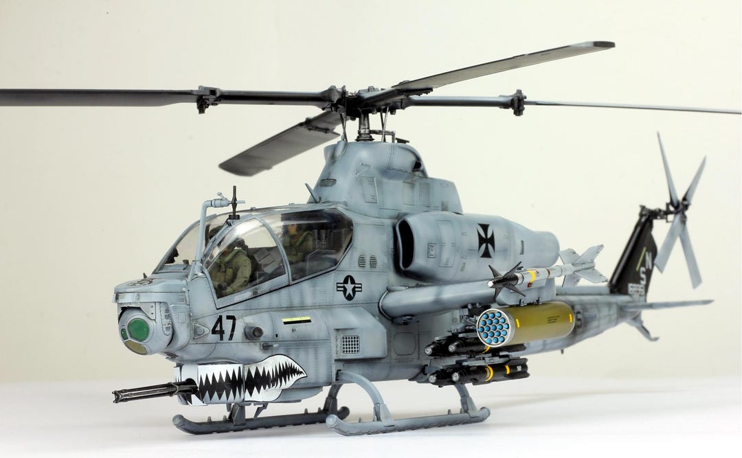 Pre-order 1:35 Probuilt Model USMC AH-1Z Viper /w 02 Pilots - Etsy