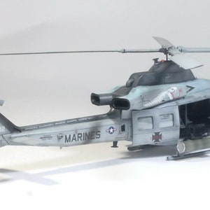 Pré-commande Pro Built Model USMC UH-1Y Venom 1:48 Construit et peint par des compétences professionnelles image 5