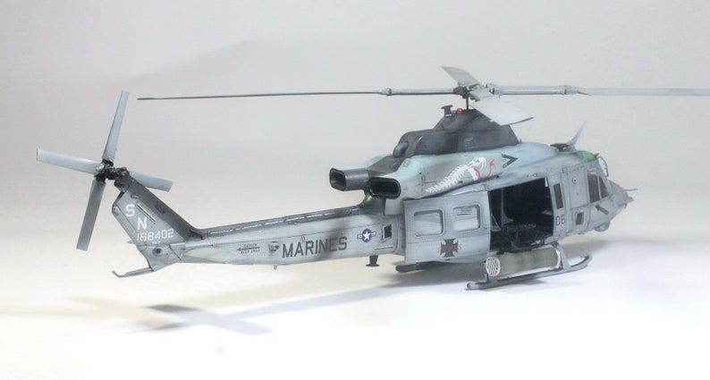 Pré-commande Pro Built Model USMC UH-1Y Venom 1:48 Construit et peint par des compétences professionnelles image 5