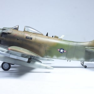 USAF A-1J Skyraider Vietnam war 1:72 Pro Built Model Built and painted by Professional skills image 4