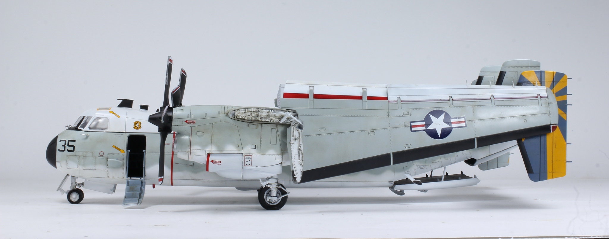 アメリカ海軍 C-2A グレイハウンド 1:48 プロ製作モデル (プロの アメリカ海軍 C-2A グレイハウンド 1:48 プロ製作モデル (プロの