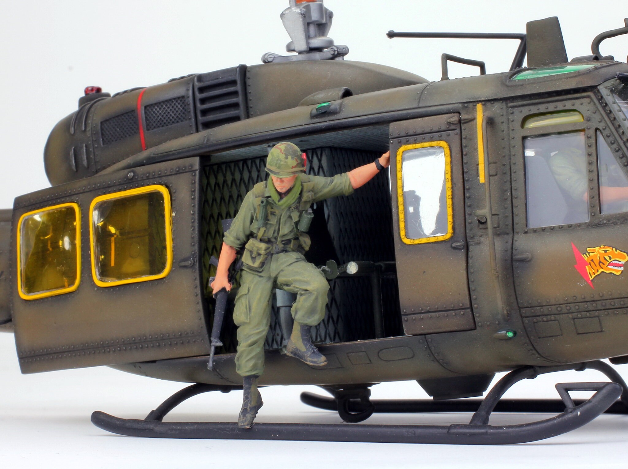 塗装済みフィギュア アメリカ兵 UH-1 ヒューイ ジャンパー（5体