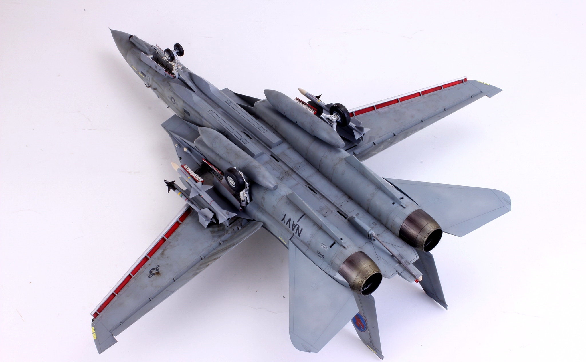 アメリカ海軍 F-14A トムキャット（パイロット2名付き）1:48