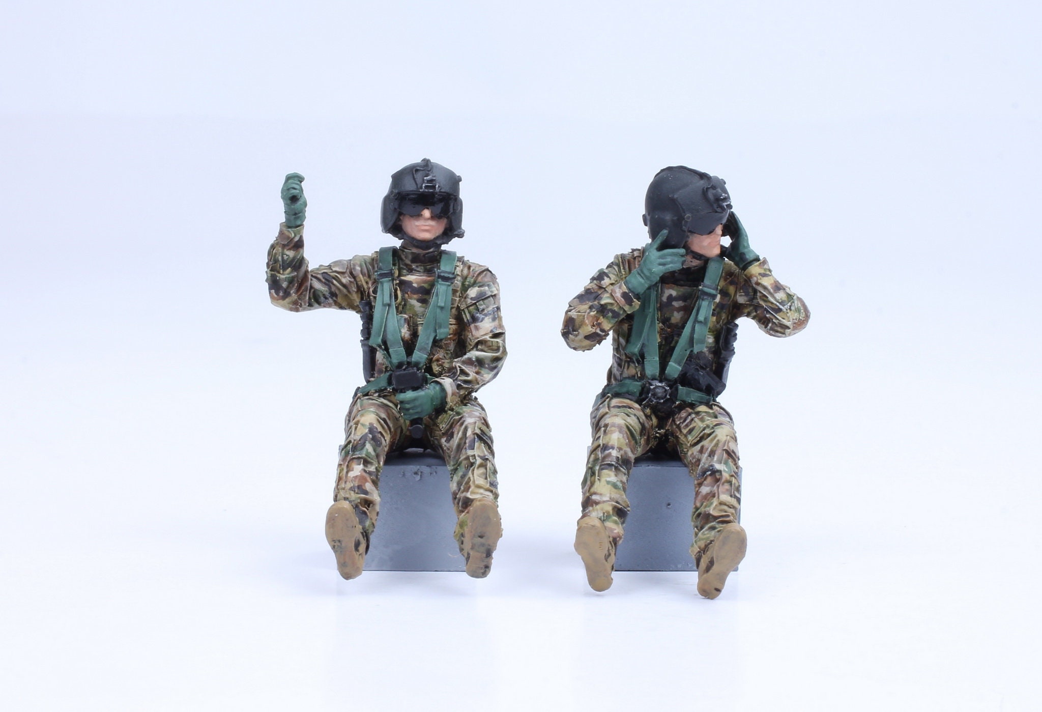 塗装済みフィギュア 02 現用米軍ヘリコプターパイロット UH-60