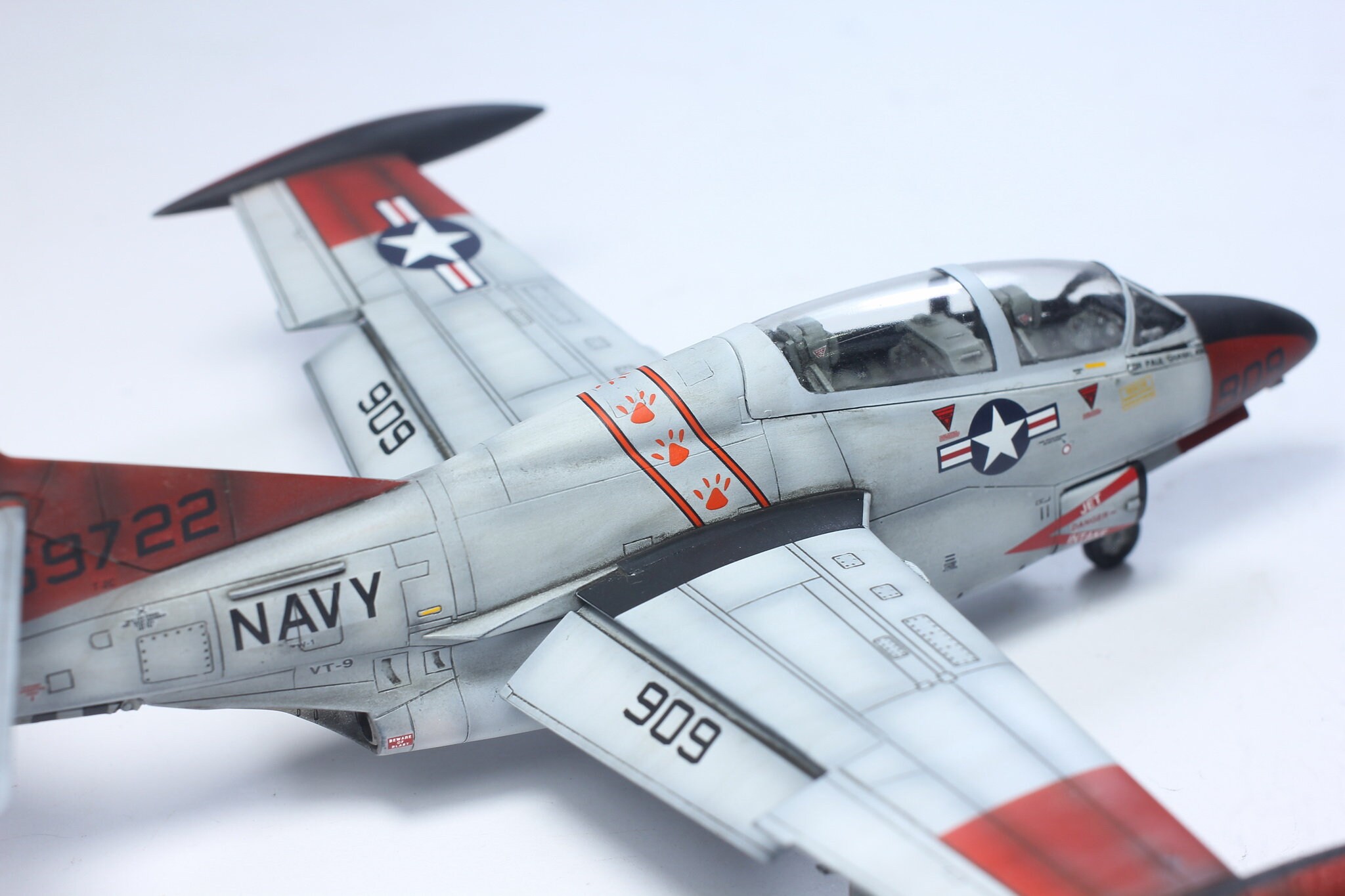 Kit Maquette 1/72 T-2C Buckeye US Navy – 70 Pièces – Décalcomanies Cartograf – WP10005
