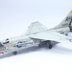 US Navy F-8E Crusader Vietnam war 1:72 Pro Built Model (Built and painted by Professional skills)