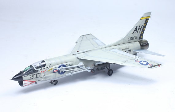 カフェレオ F-8E いつでも買えるから、特別なことはしないで作る／ハセガワの1:72 ベトナム 戦闘機プラモデル クルーセイダー F-8E JWings 航空機・ヘリコプター