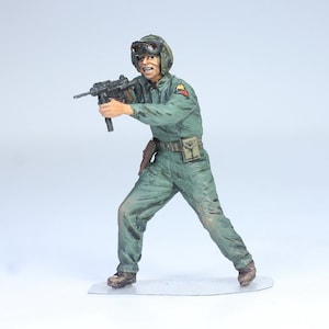 Painted Figure US Tanker in fight, European Theater WWII 1:35 scale (Built and painted by Professional skills)
