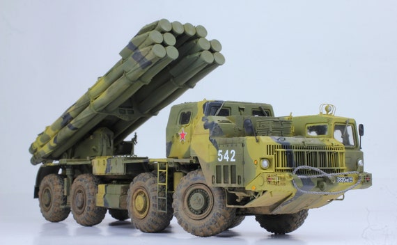 Pro Built Model Russian Long-range Rocket Launcher 9A52-2 Smerch 1