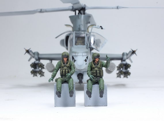 AH-64 アパッチ ヘリコプター 1/24スケール 完成品 04-3613_1.jpg