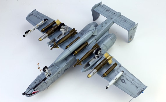 USAF A-10 サンダーボルト II 1:48 プロビルドモデル (プロの