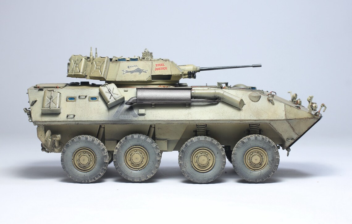 Modèle Réduit LAV-25 Piranha USMC Gulf War 1:35 - Trumpeter Pré-peint - Neuf