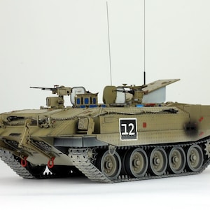 Modelo ProBuilt 1:35 del APC pesado israelí Achzarit (detalle del interior)