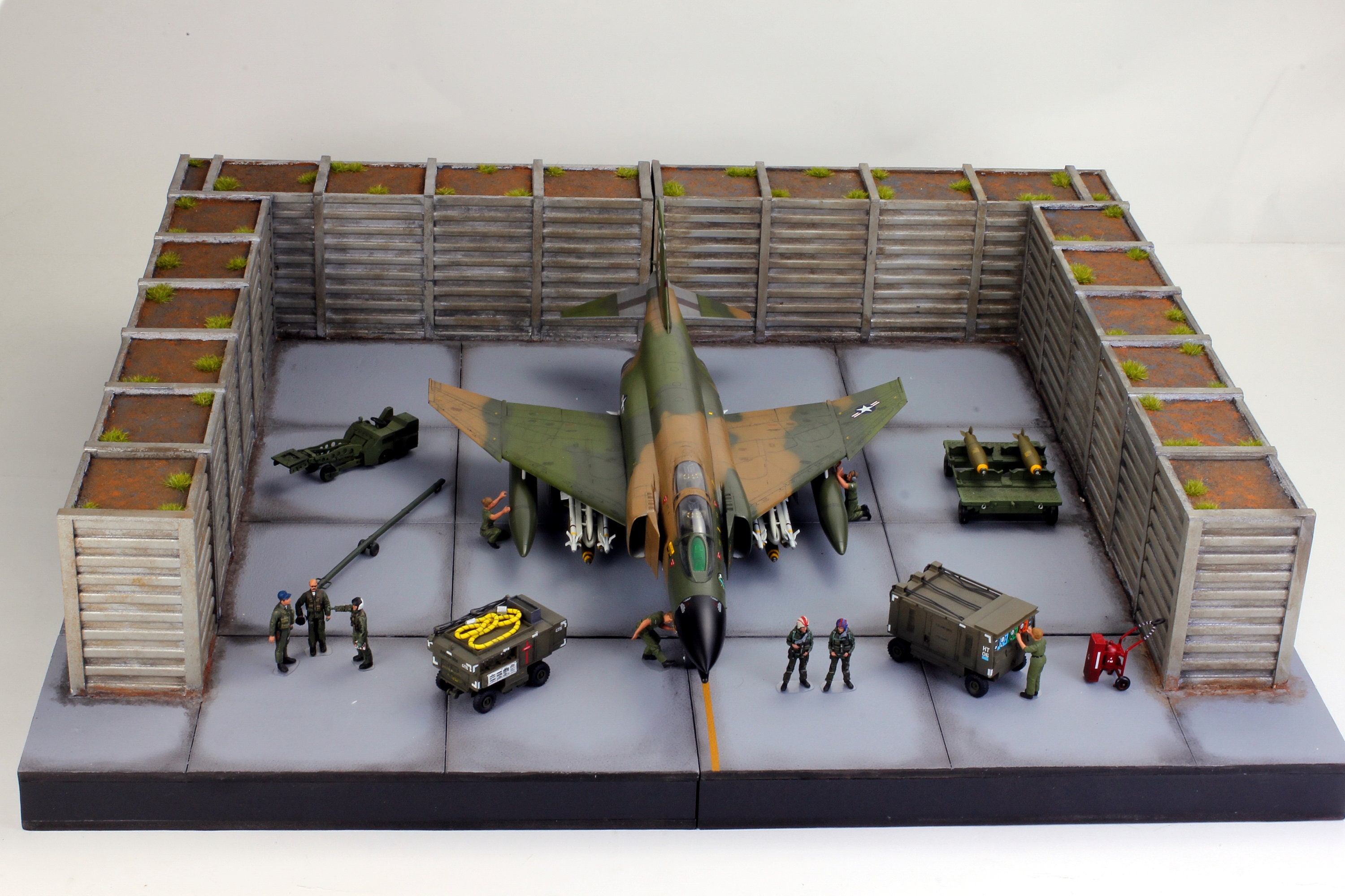 ProBuilt ジオラマ F-4C ファントム /パイロット、クルー付き USAF