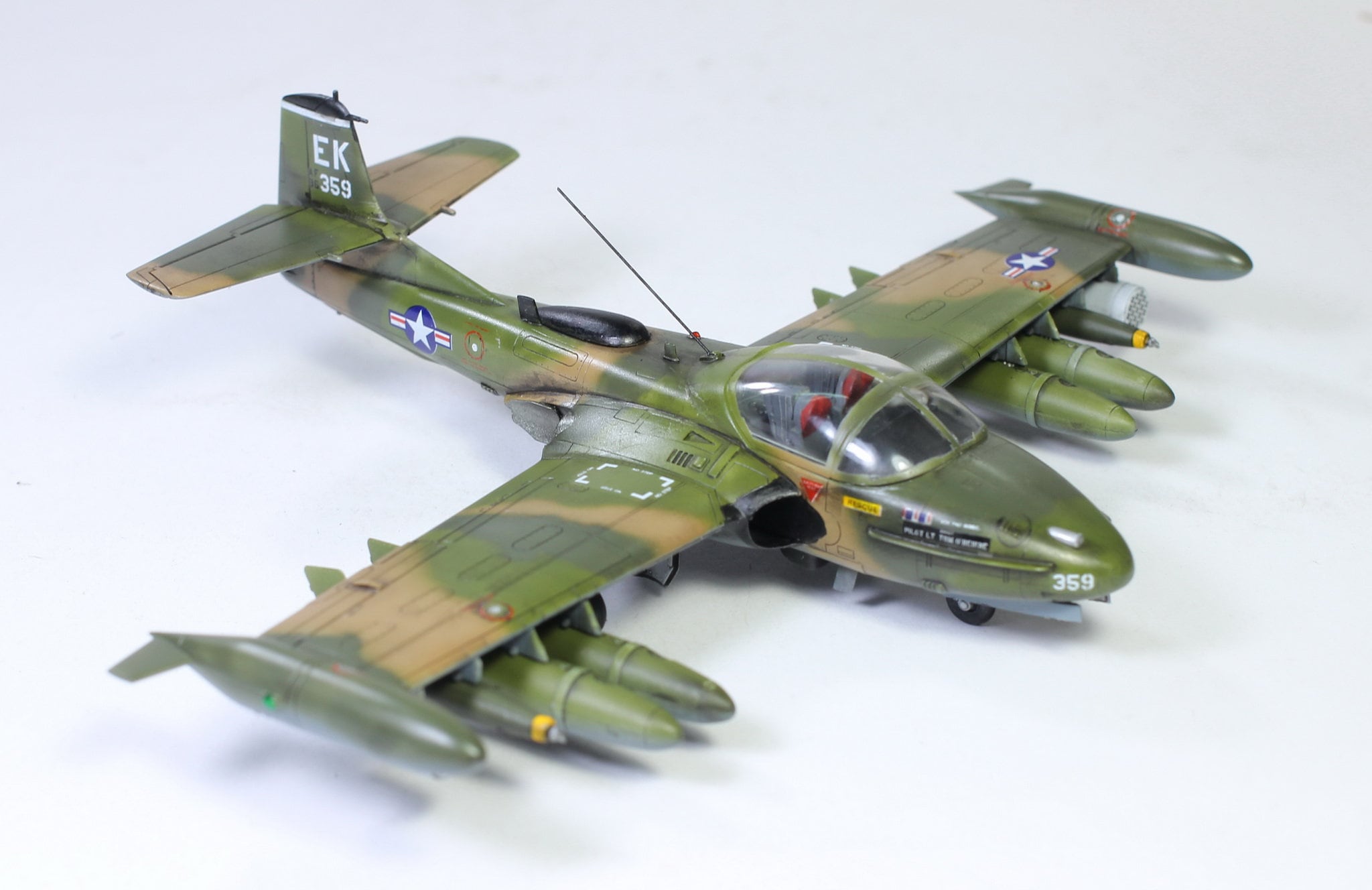 日*1様 ドラゴン 航空機模型6点セット USAF A-37B ドラゴンフライ ベトナム戦争 1:72 プロビルドモデル（プロ